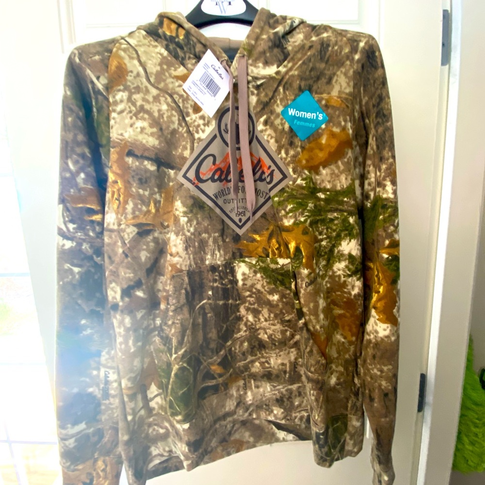 Women’s woodland camo hoodie from Cabelas - NWT!
